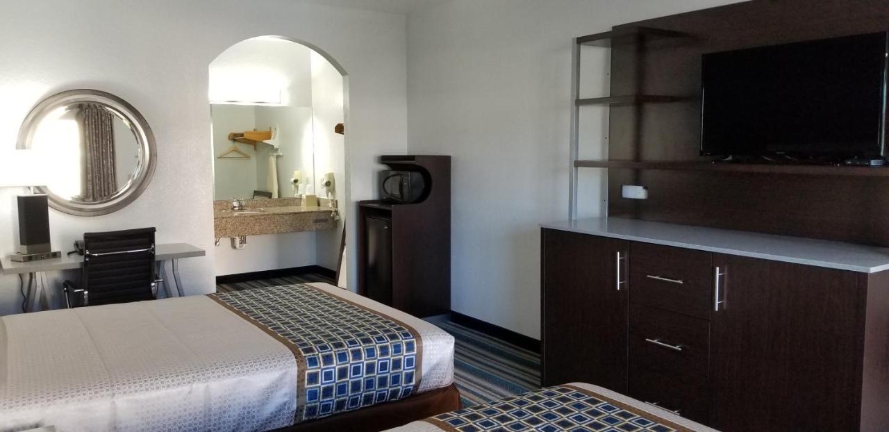 בומונט Homebridge Inn And Suites מראה חיצוני תמונה