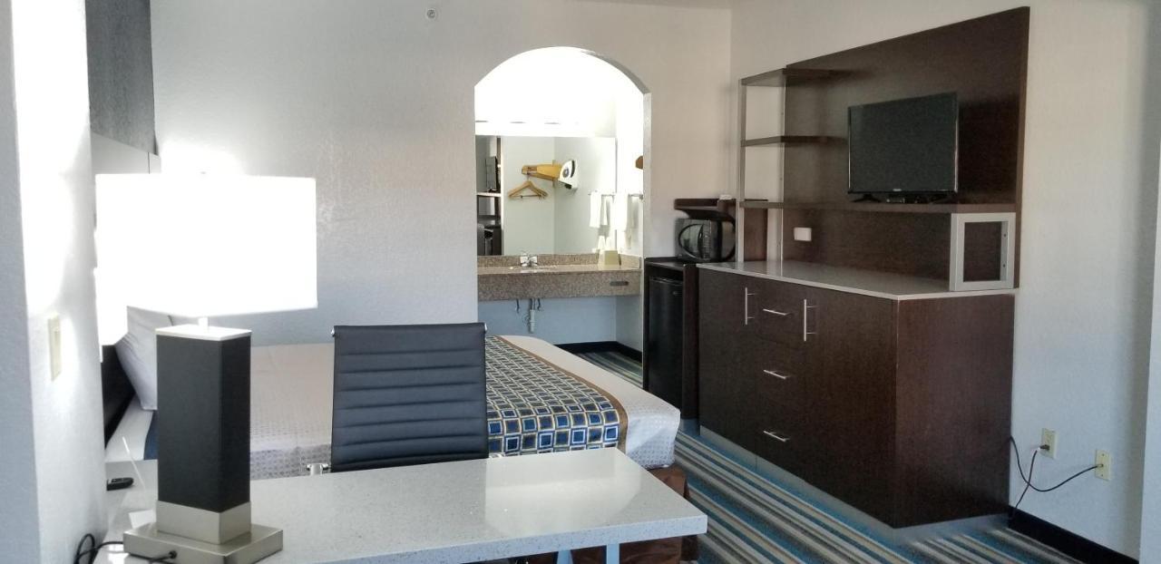בומונט Homebridge Inn And Suites מראה חיצוני תמונה