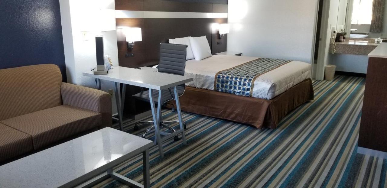 בומונט Homebridge Inn And Suites מראה חיצוני תמונה