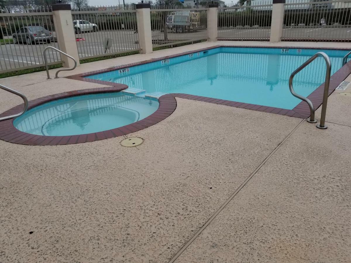 בומונט Homebridge Inn And Suites מראה חיצוני תמונה