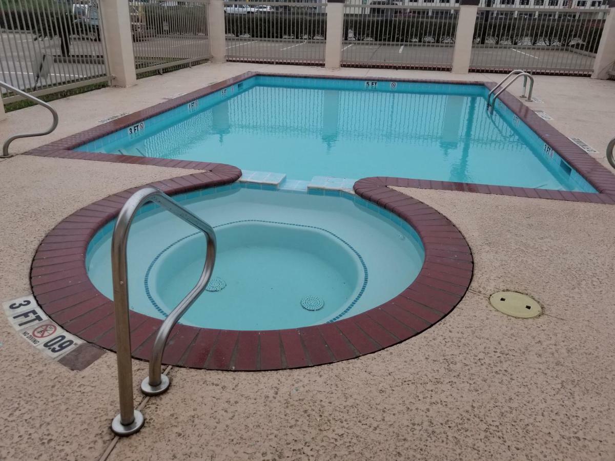בומונט Homebridge Inn And Suites מראה חיצוני תמונה